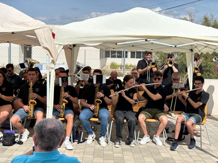 MANTENIENDO TRADICIONES, MÚSICA FESTERA EN AFAVI GRACIAS UN AÑO MÁS A LA SOCIEDAD MUSICAL RUPERTO CHAPÍ