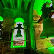 ILUMINACION CAMPANARIO DE SANTA MARIA POR EL DIA MUNDIAL DE ALZHEIMER