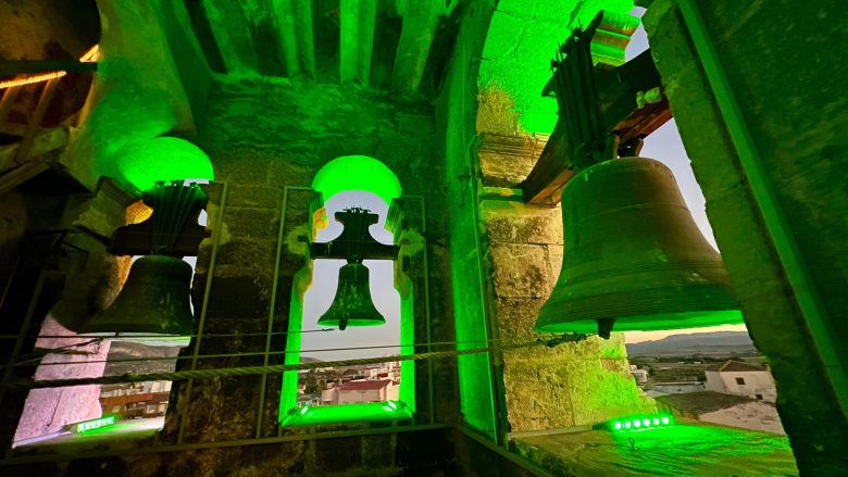 ILUMINACION CAMPANARIO DE SANTA MARIA POR EL DIA MUNDIAL DE ALZHEIMER