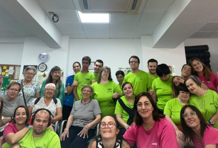 VISITA DE AFAVi A CENTRO DE DIA APADIS